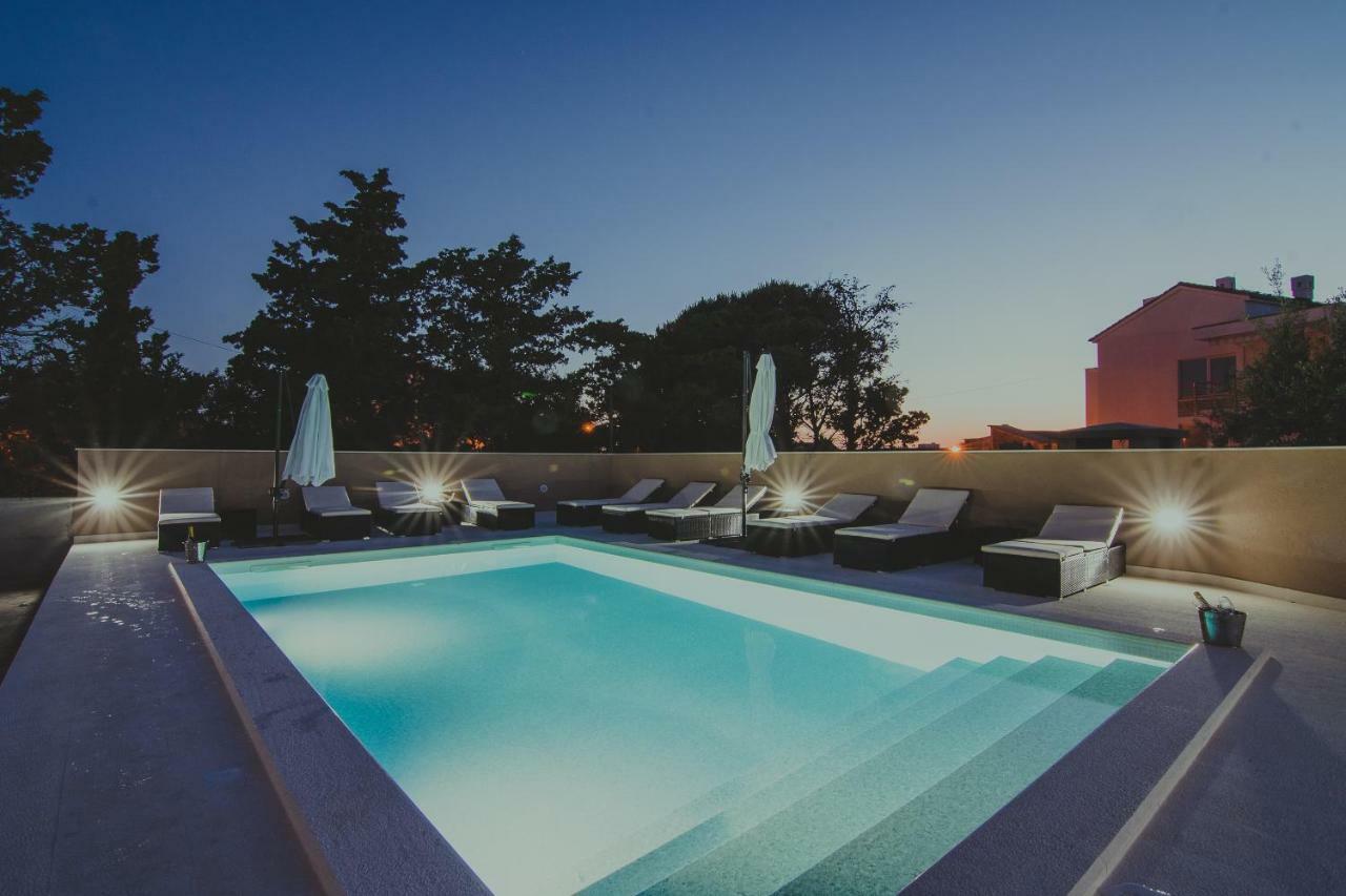 Poolside Hideout Apartments Novalja Exterior photo